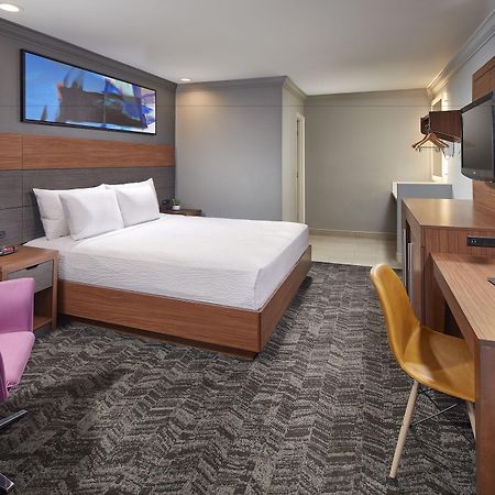 Studio Inn & Suites At Promenade Downey Kültér fotó