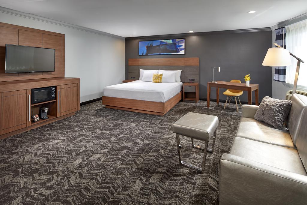 Studio Inn & Suites At Promenade Downey Kültér fotó