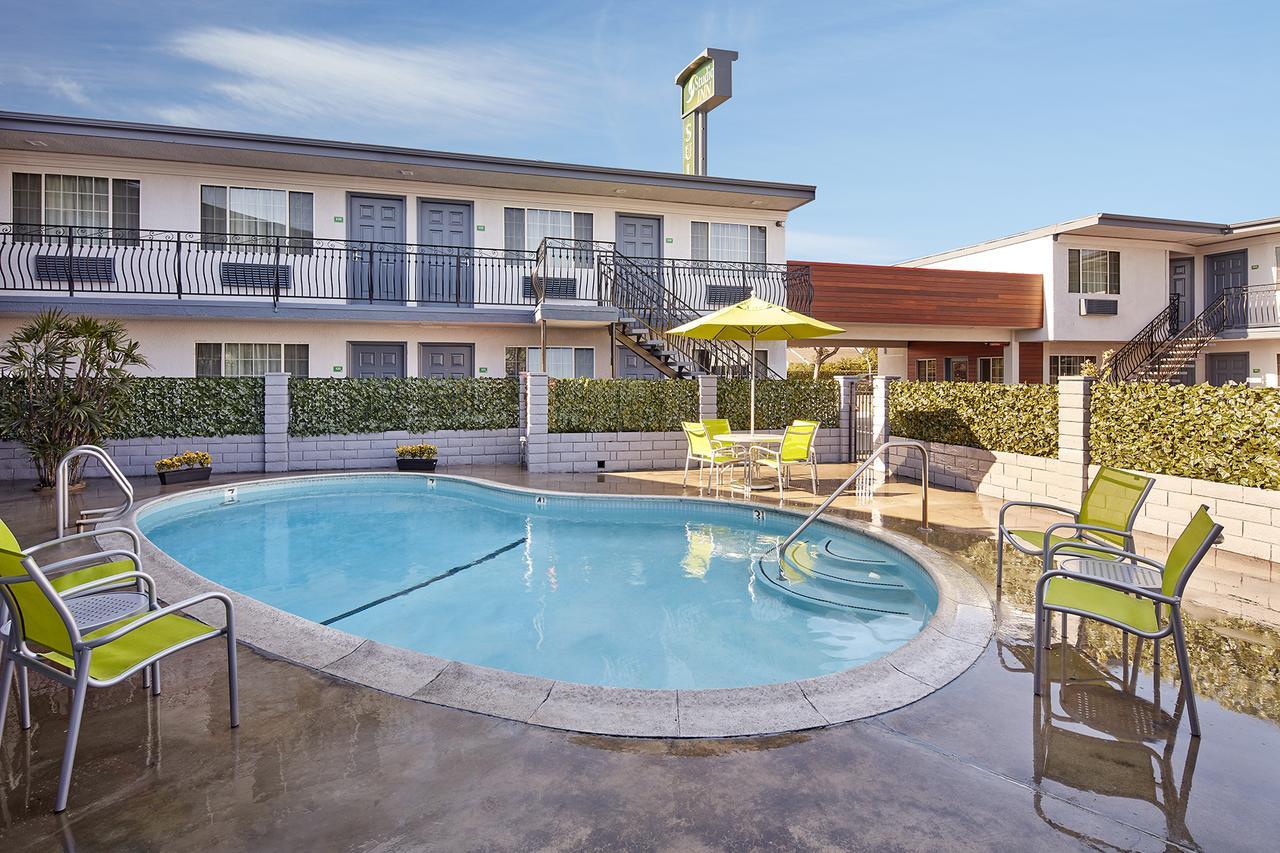 Studio Inn & Suites At Promenade Downey Kültér fotó