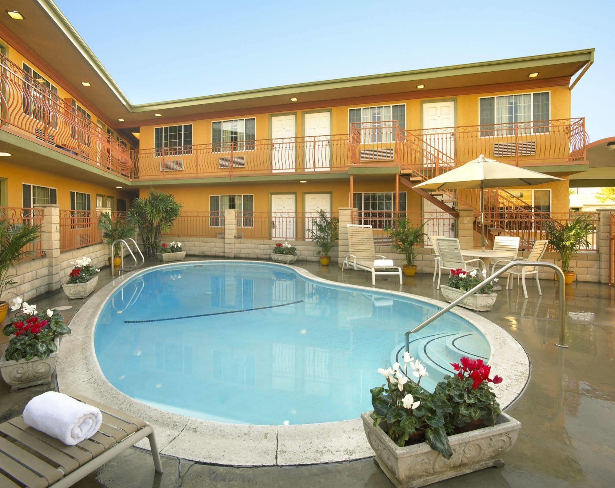 Studio Inn & Suites At Promenade Downey Kültér fotó