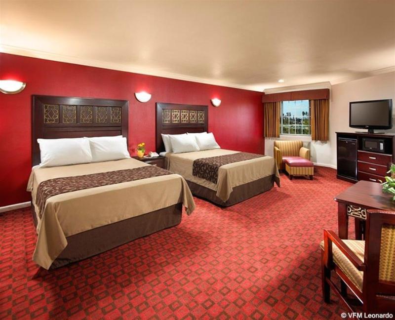Studio Inn & Suites At Promenade Downey Kültér fotó
